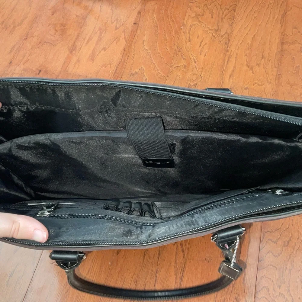NWOT Targus Dark Brown, Black Square Laptop Bag Zippered Close School Work Bag